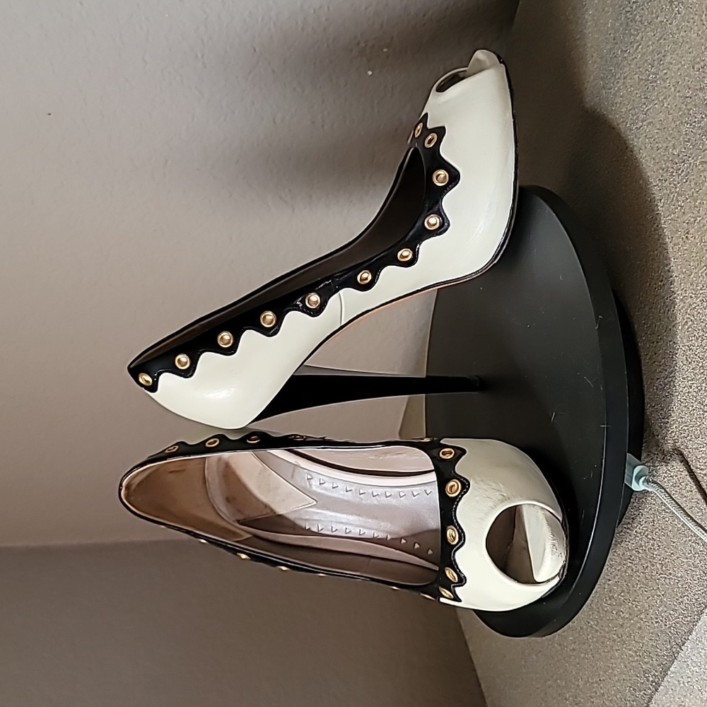 Vintage VERSACE Cream & Black Grommet Leather Stiletto Heels. Size 6